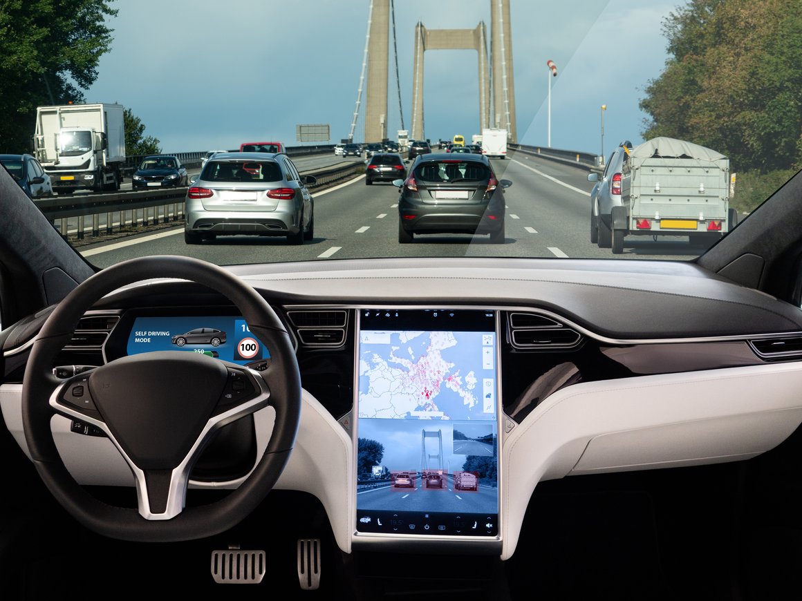 Tesla отзовет почти 54 тыс. электрокаров из-за ошибки автопилота