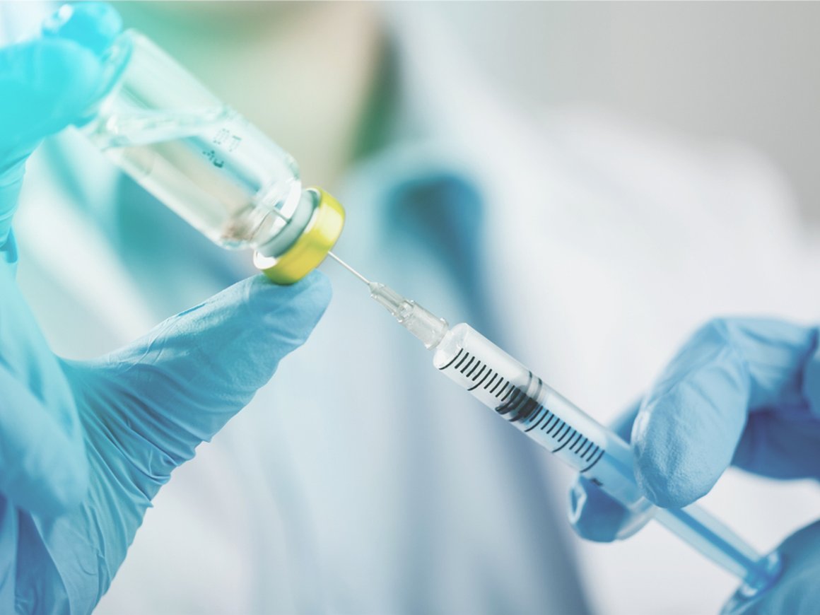 Петербургские компании торговли и общепита обязали провести вакцинацию 75% сотрудников