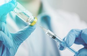 Петербургские компании торговли и общепита обязали провести вакцинацию 75% сотрудников