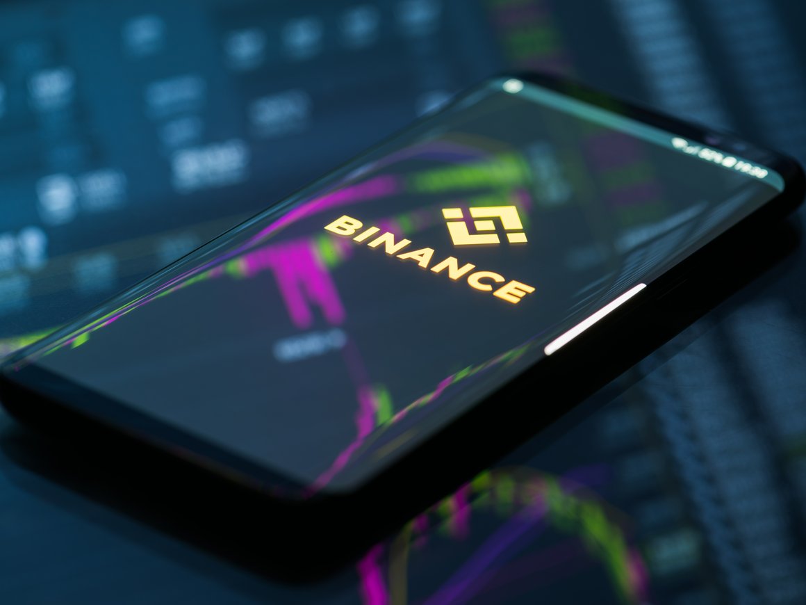 Инвесторы за одни сутки вывели с криптобиржи Binance $956 млн