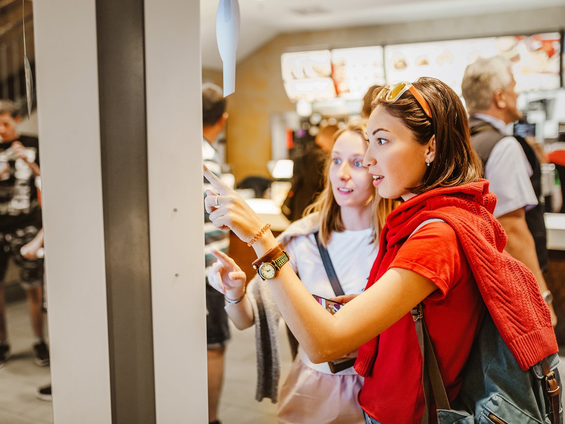 Visa снизила межбанковскую комиссию в два раза при оплате фаст-фуда