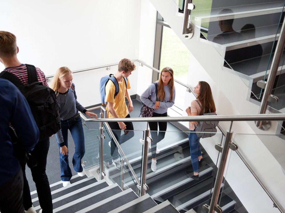 Чему россиян научили в школе — исследование СберИндекса и портала «Рамблер»