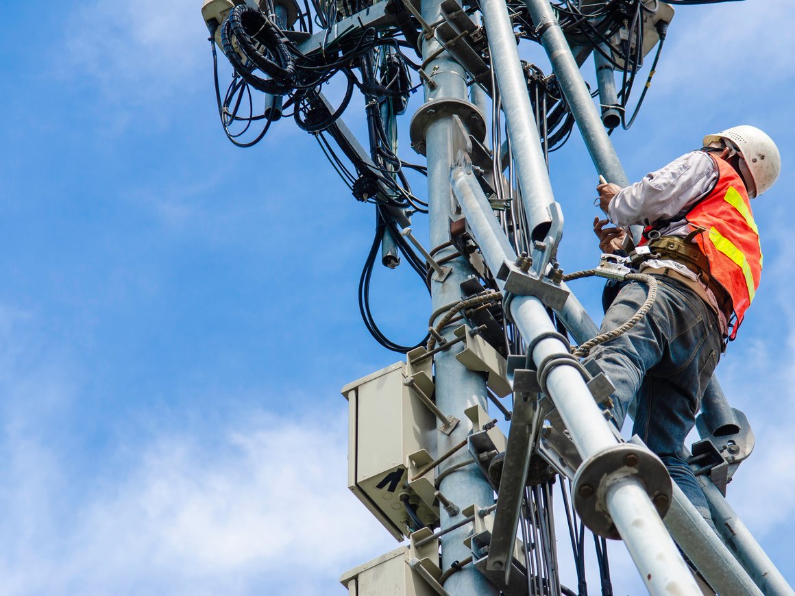 Российские операторы сократили на 60% объемы установки новых базовых станций