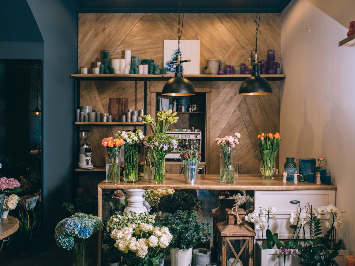 Сколько зарабатывают цветочные магазины 8 марта в разных городах России — мини-опрос RB.RU