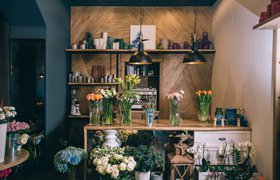 Сколько зарабатывают цветочные магазины 8 марта в разных городах России — мини-опрос RB.RU