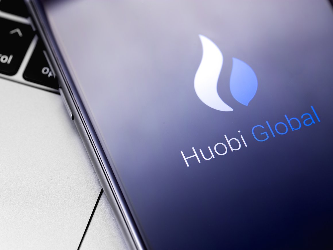 Пользователи криптобиржи Huobi массово выводят средства на фоне слухов о ее неплатежеспособности