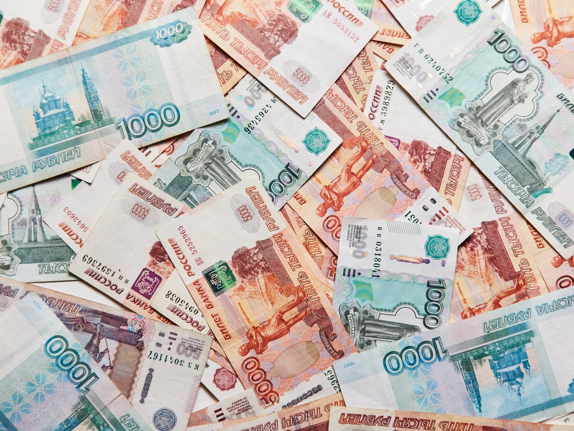 В июне россияне стали вновь активно снимать наличные