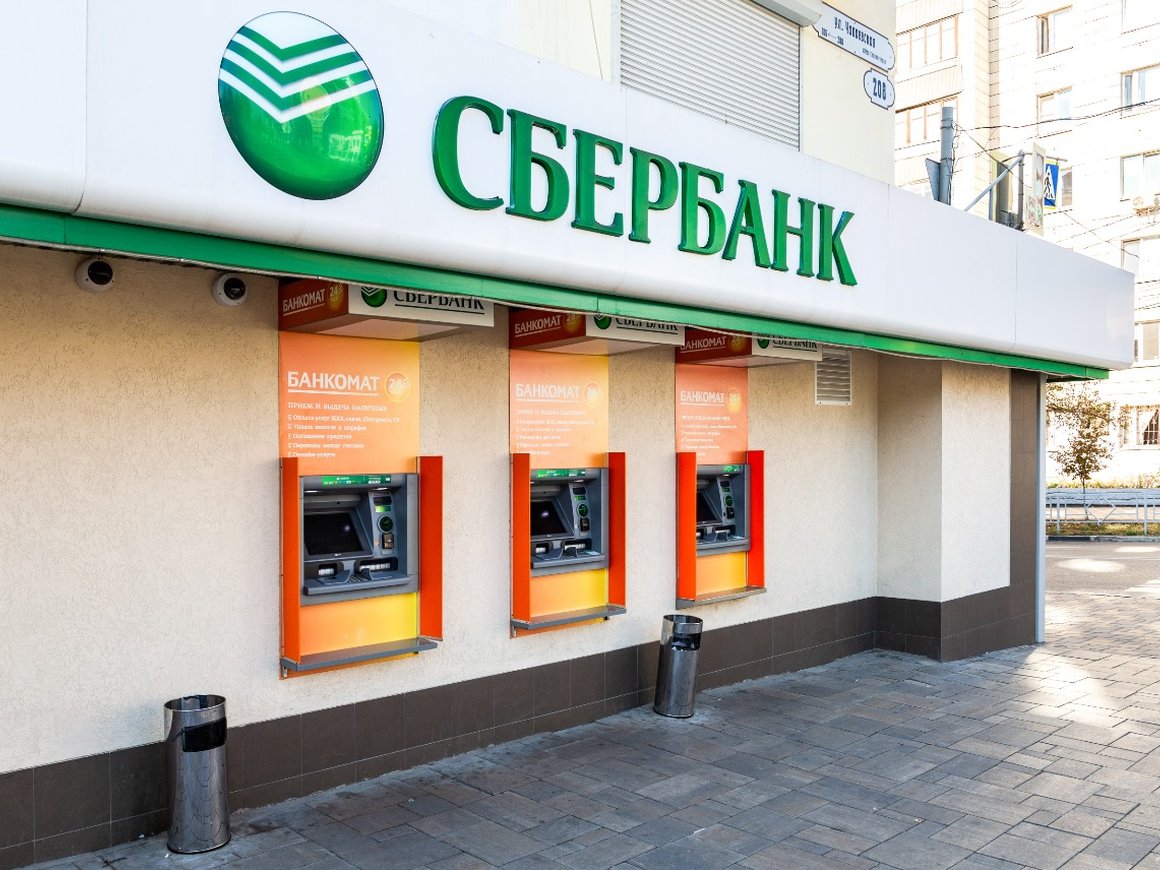 Сбербанк установит банкоматы рядом с ПВР, куда эвакуируют жителей Курской области