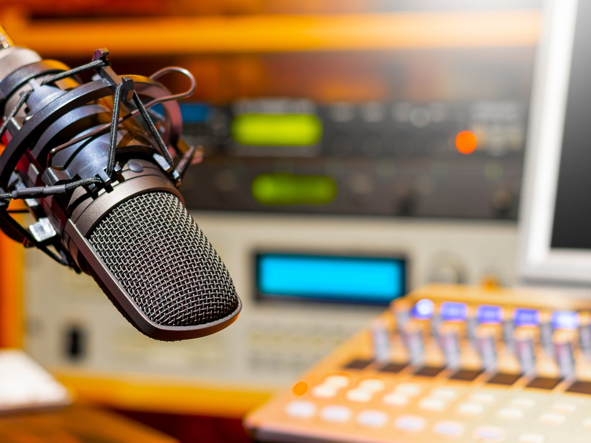 Актриса подала в суд на «Тинькофф» за якобы незаконное использование ее голоса — он появился в порно