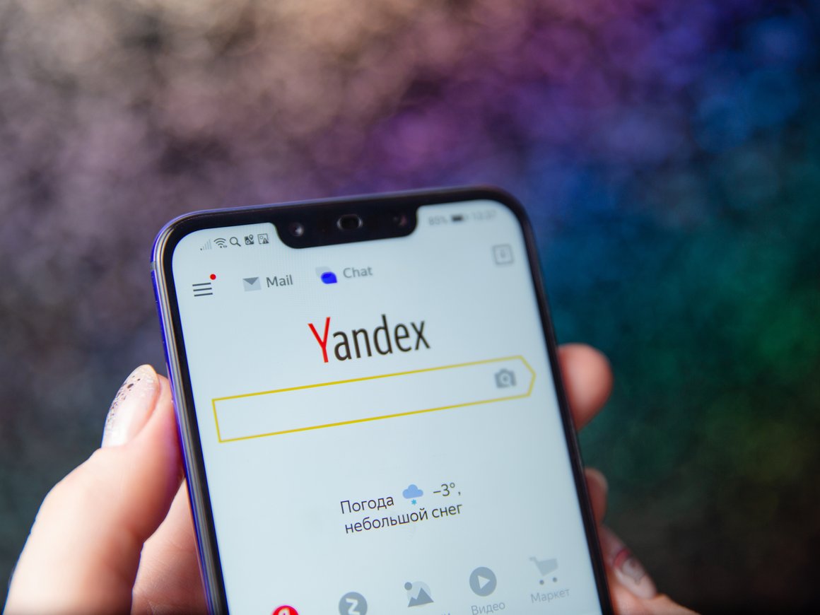 «Алиса» от «Яндекса» научилась давать подсказки и структурировать запросы пользователя по темам