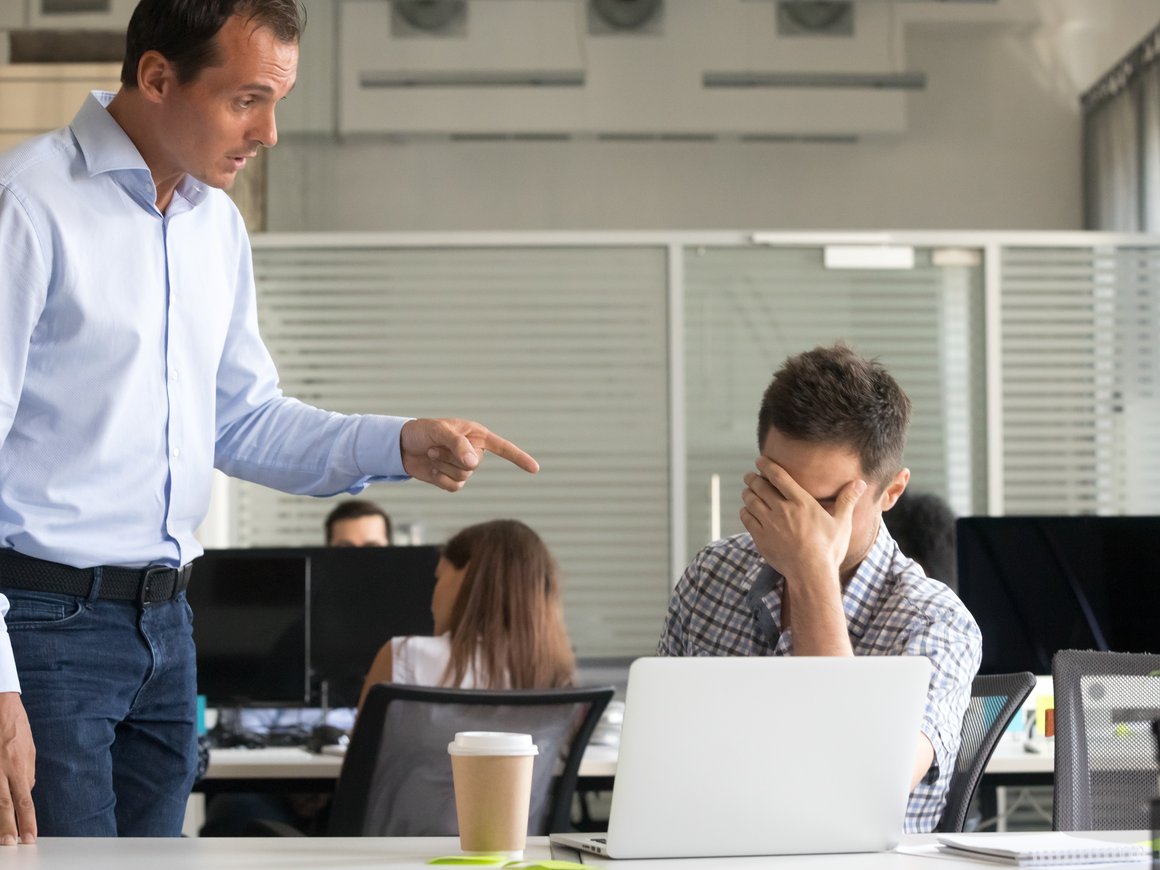 Исследование: каждый пятый начальник угрожает сотрудникам понижением зарплаты