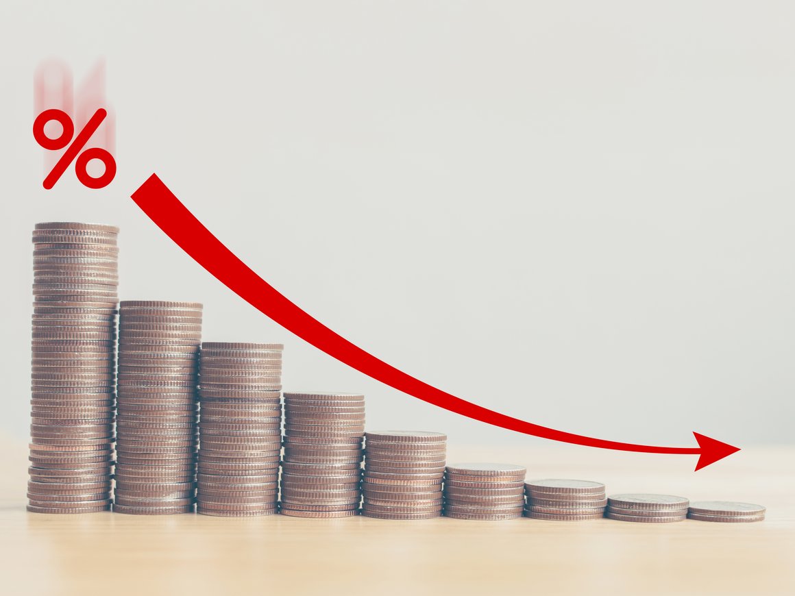 В 2022 году чистая прибыль банковского сектора в РФ упала почти на 92%