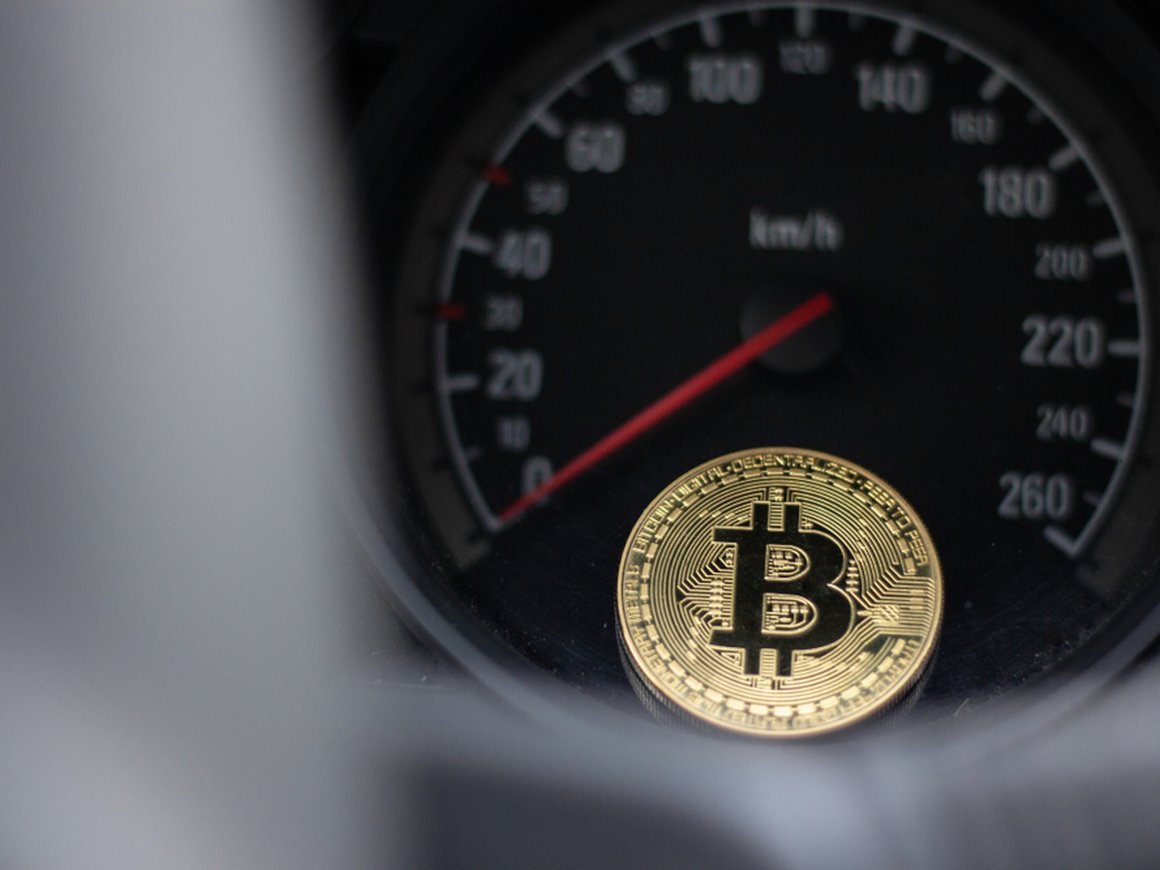 Курс биткоина побил исторический максимум: Tesla инвестировала $1,5 млрд