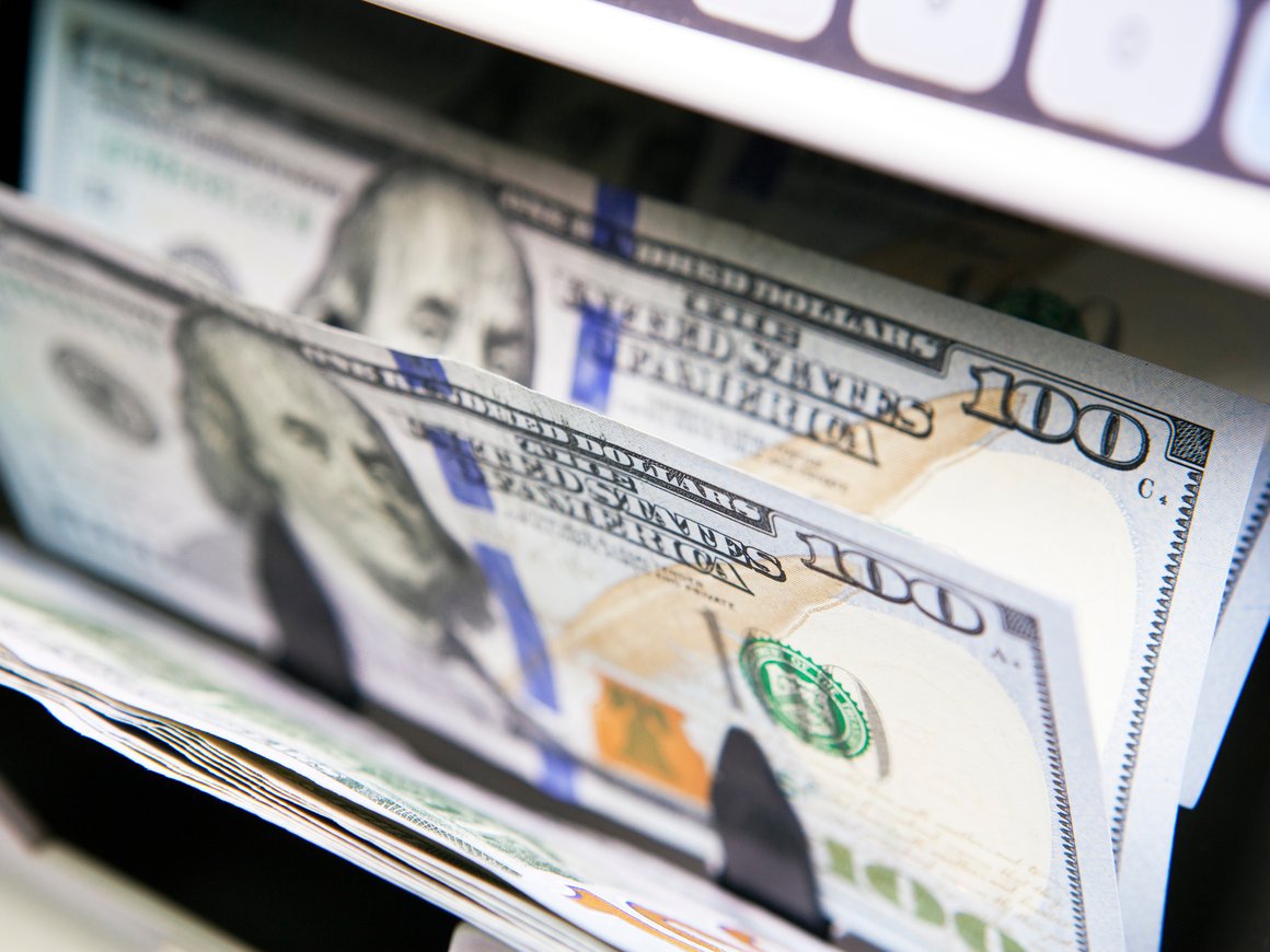 Объем валютных кредитов на балансе российских банков упал до минимума за 12 лет