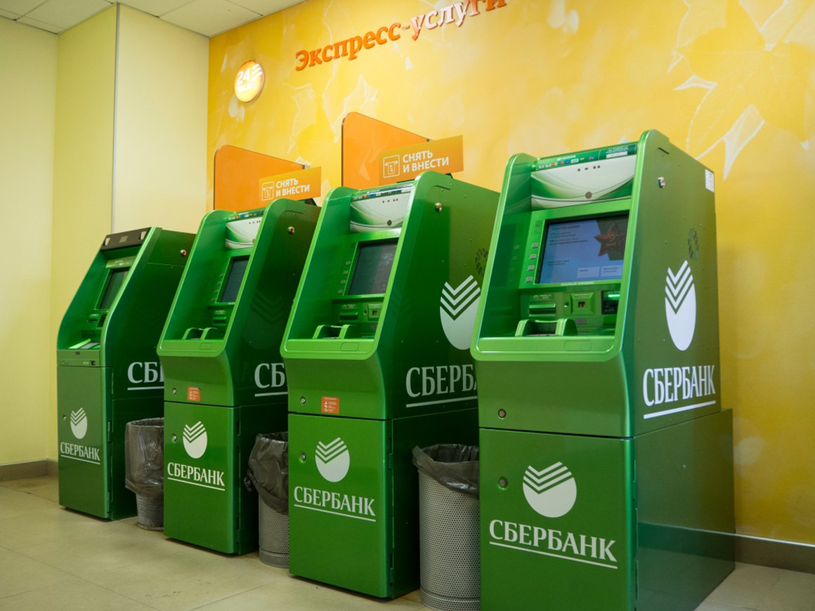Сбербанк добавил в банкоматы функцию возврата забытых денег