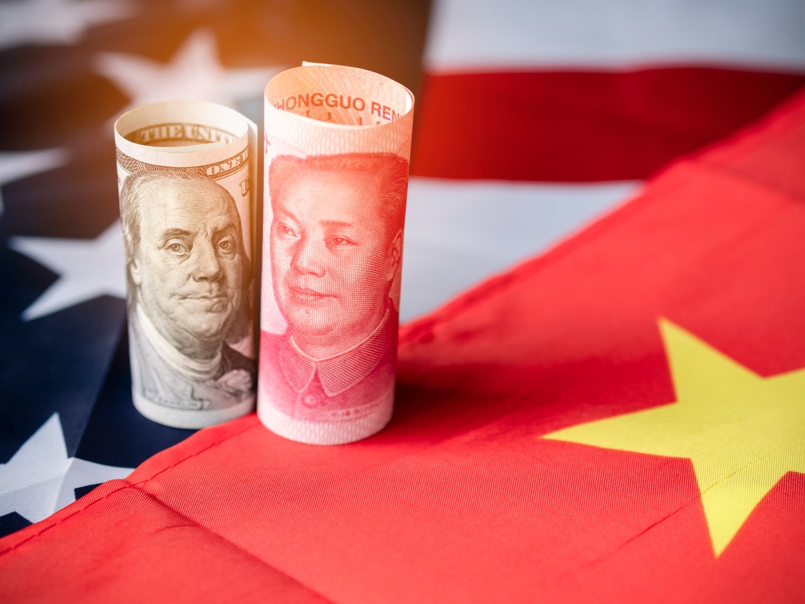 Юань превзошел доллар по месячному объему торгов на Мосбирже