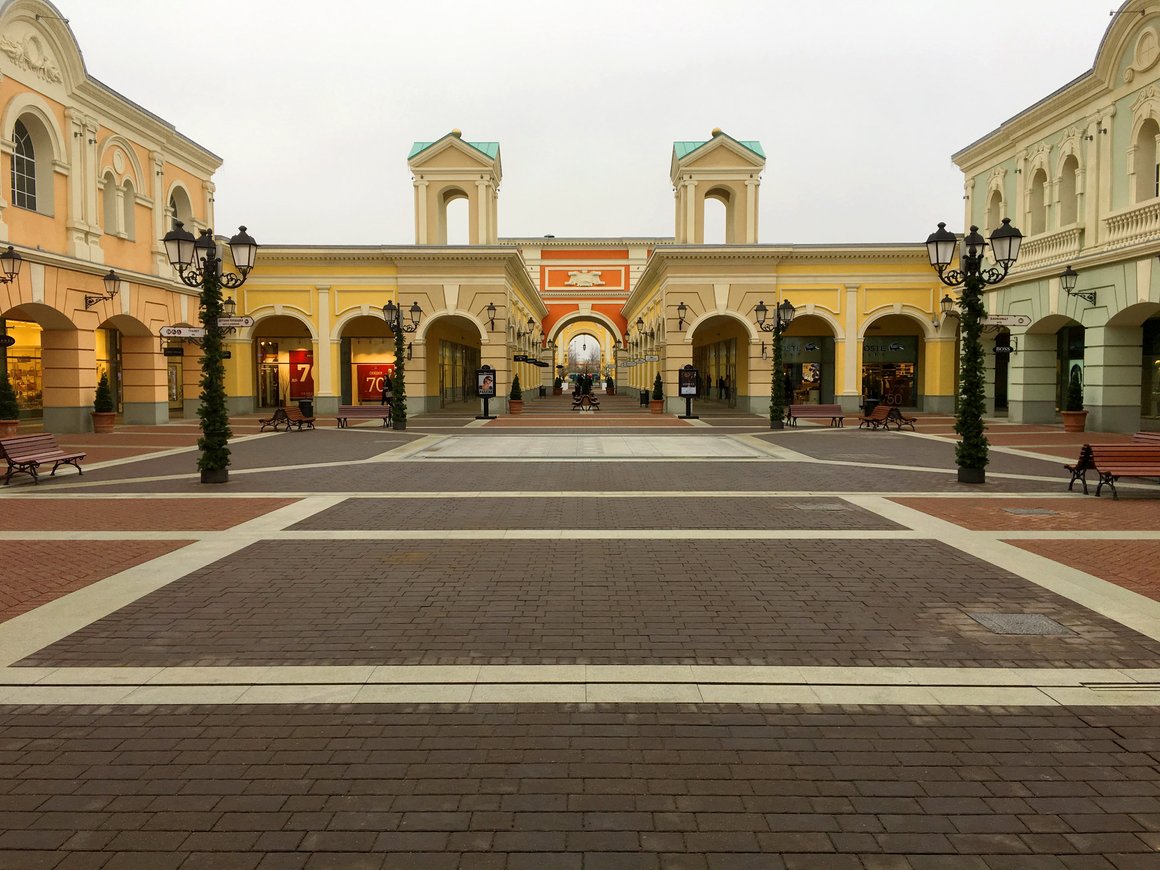 Американская компания Hines выставила на продажу аутлеты «Белая дача» и «Пулково»