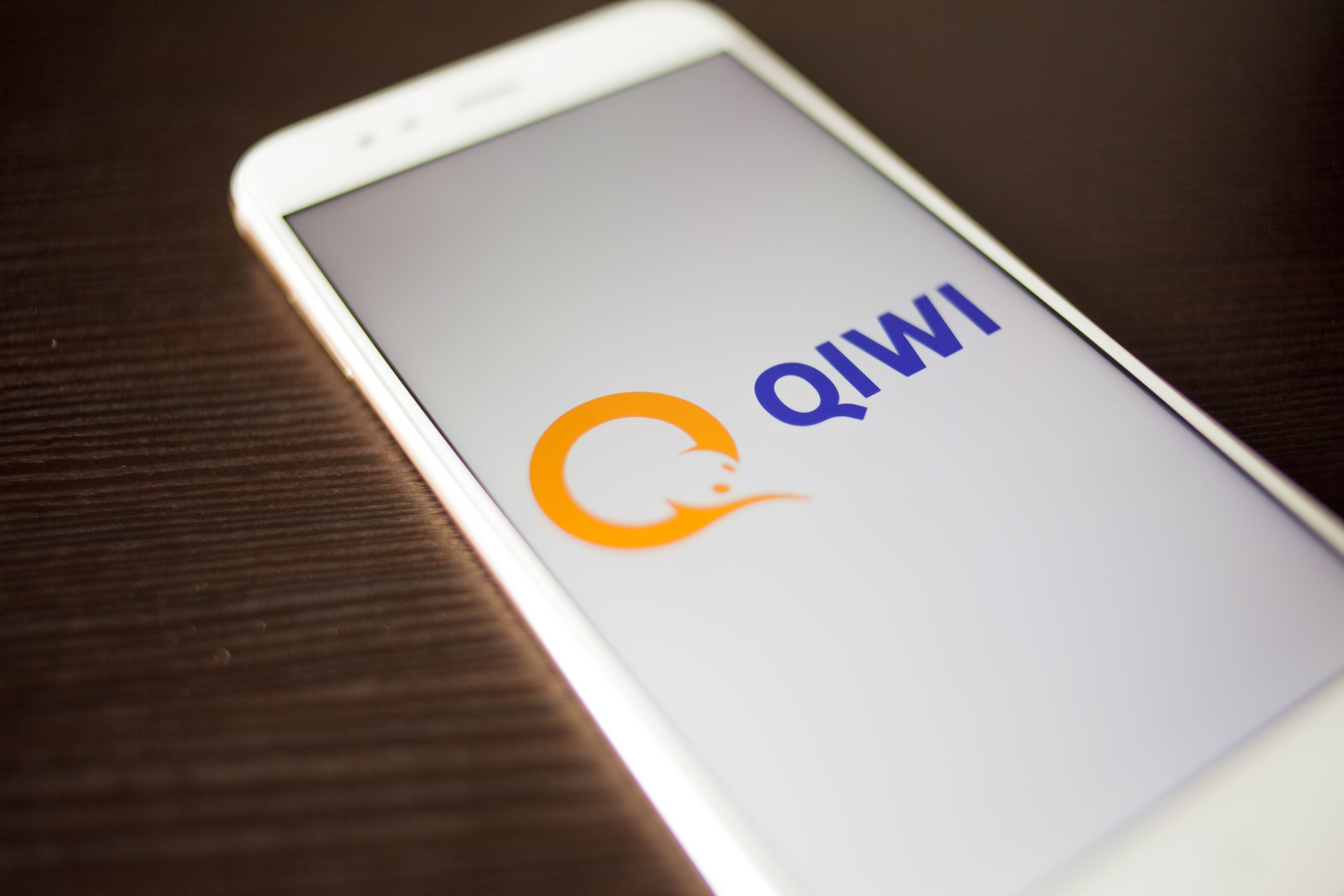 Qiwi закрыла сделку по продаже доли 40% в «Точке» банку «Открытие»