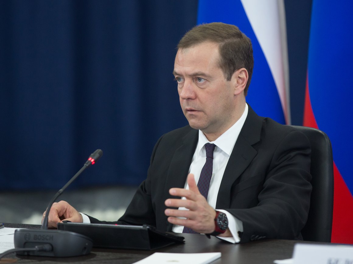 Медведев рассказал, при каких условиях Россия сможет перейти на четырехдневную рабочую неделю