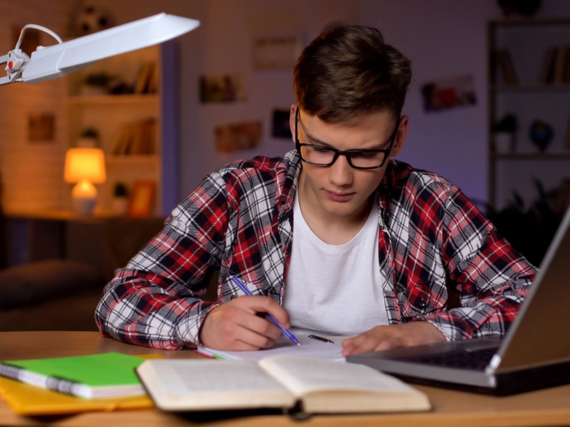 «Учи.ру» запустила серию бесплатных онлайн-уроков и мастер-классов для школьников