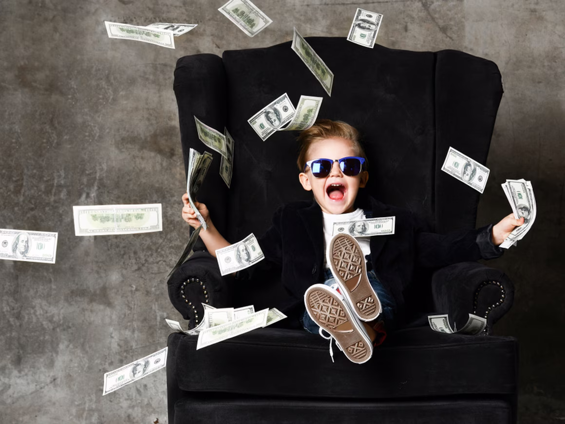 «У нас нет табу на разговоры о деньгах». Многодетная мама-предпринимательница о финансовом воспитании