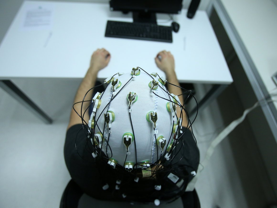 Компании Илона Маска Neuralink разрешили вживлять чипы людям