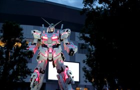 Японский человекоподобный робот Gundam научился преклонять колено
