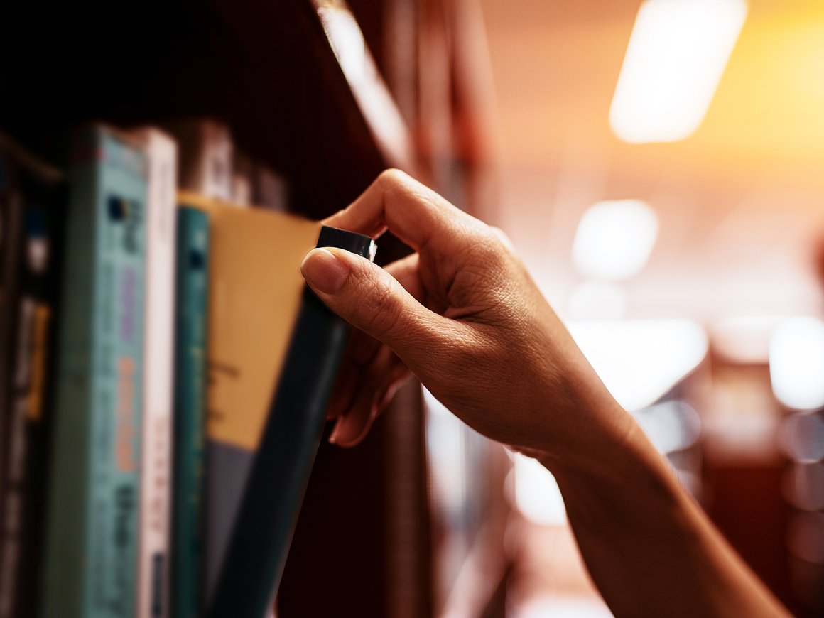 В РФ вырос спрос на бизнес-литературу, X5 планирует делистинг расписок с Лондонской биржи: главное 3 сентября