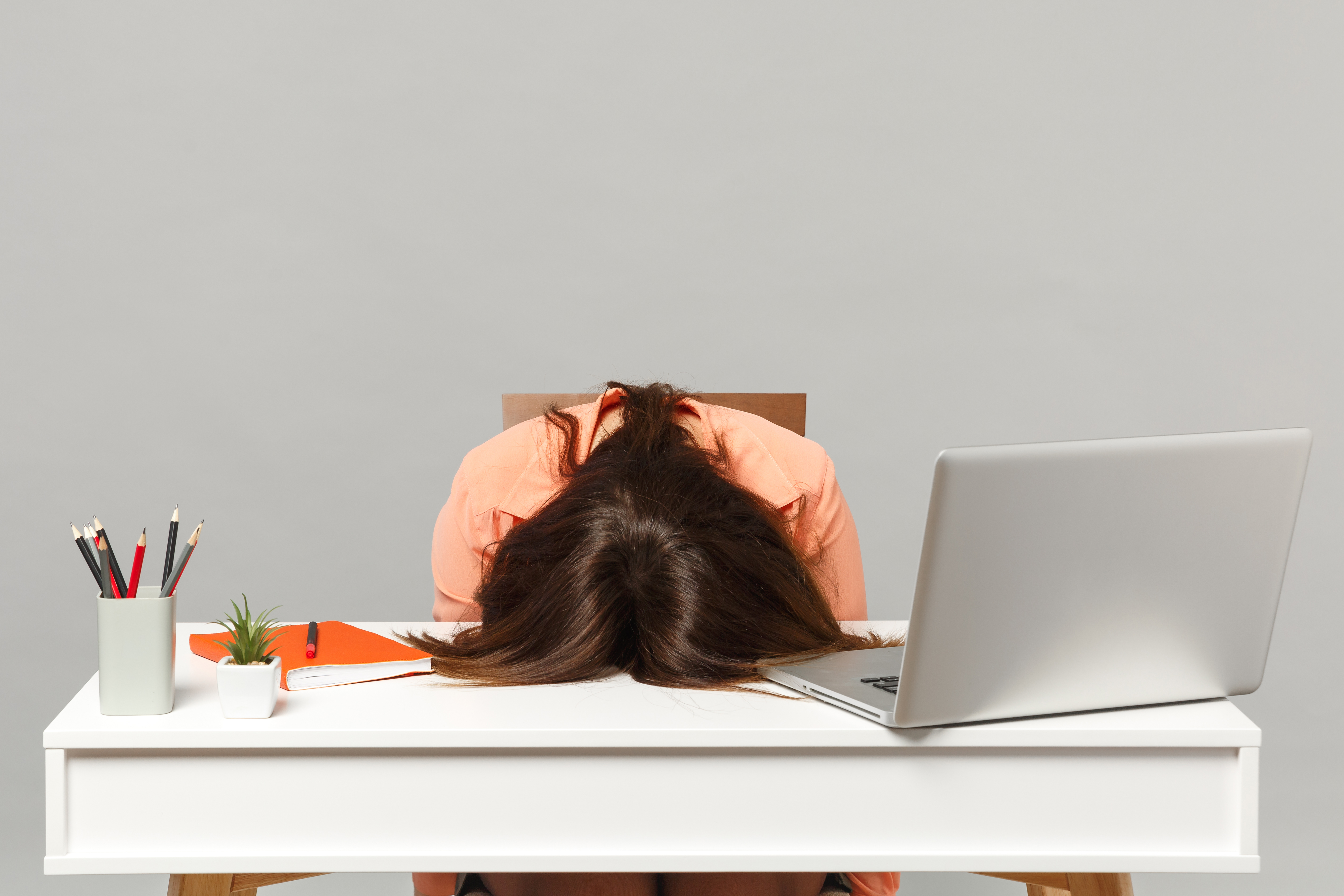 Exhausted meaning. Голова опущенная на стол. Exhausted woman. Exhaust woman. Exhausted picture.