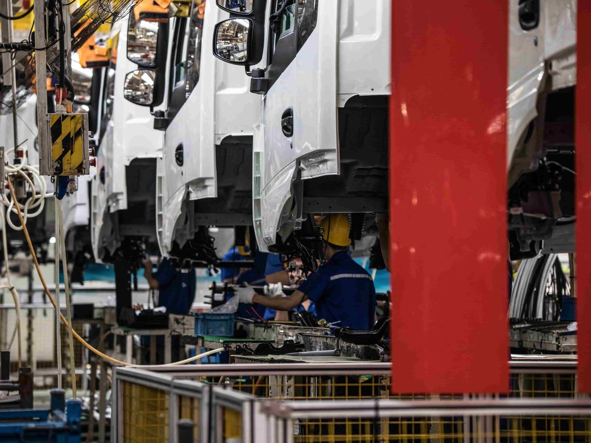 Дилеры предупредили о возможной остановке поставок машин и запчастей из Китая