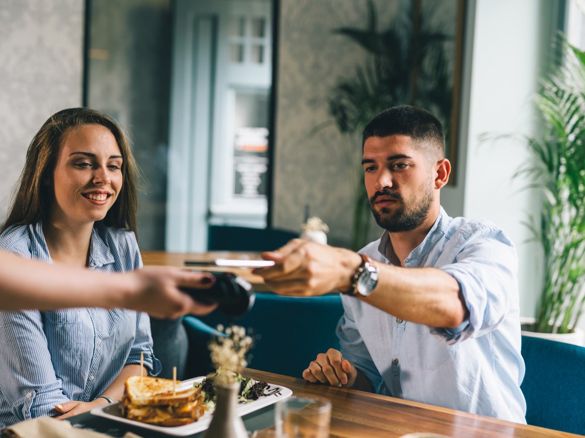 Бесконтактные чаевые — как устроен рынок в России