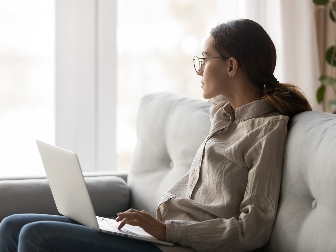 Стало известно, на сколько меньше готовы получать россияне ради удаленки — исследование