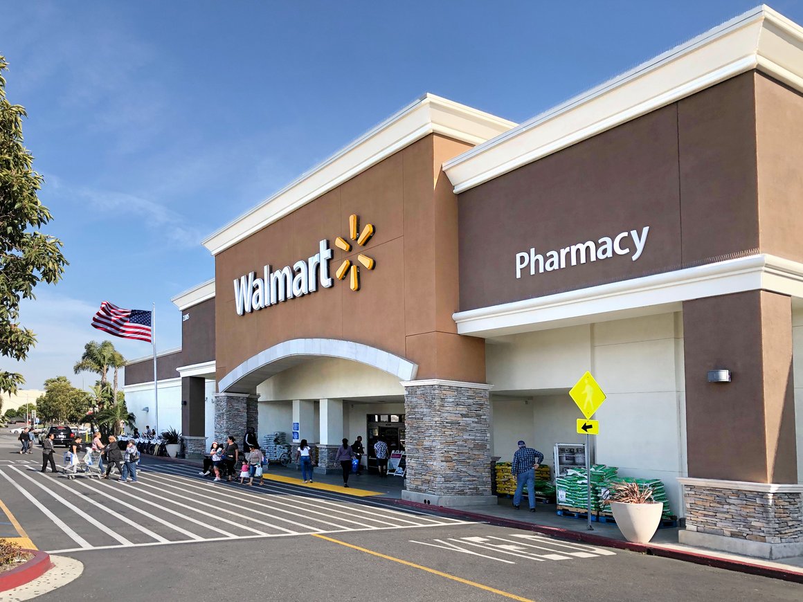 Американский ритейлер Walmart планирует выпустить свою криптовалюту и NFT