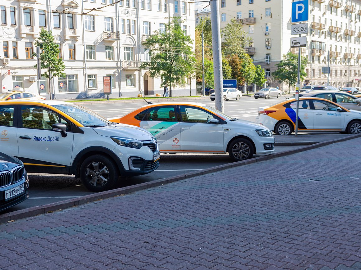 В Совфеде предложили локализовать каршеринг в России