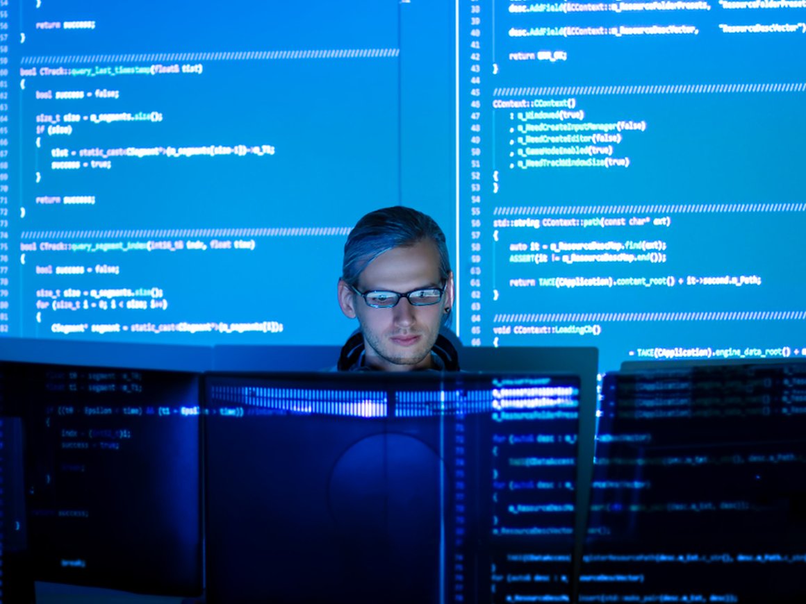 «Стоит дороже, а знает меньше»: 6 мифов о спортивных программистах