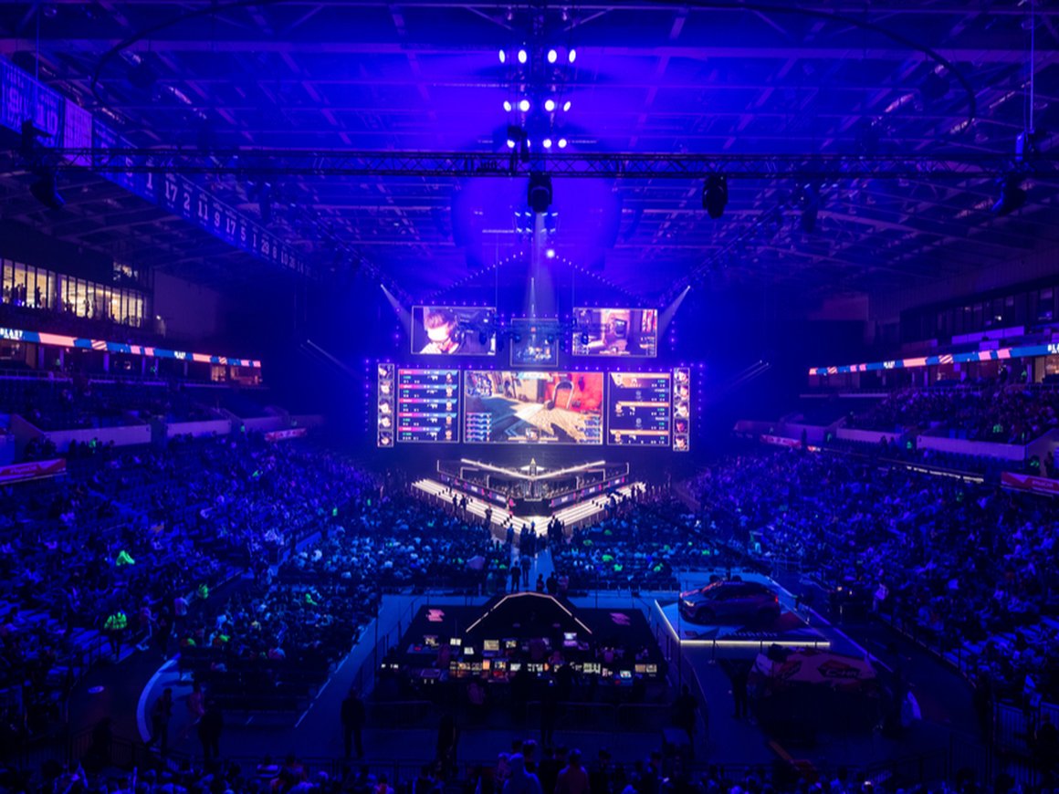 Российская команда впервые вошла в топ-4 главного киберспортивного турнира планеты