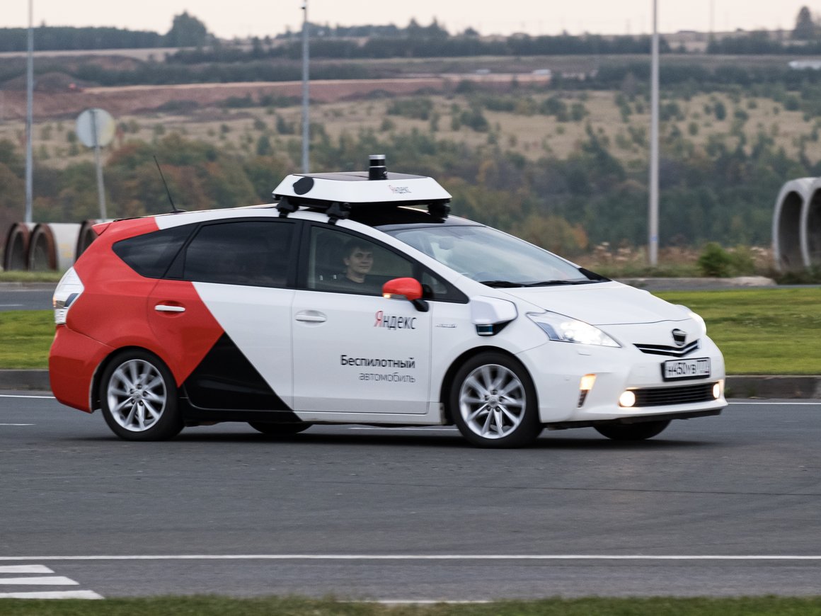 ГИБДД предложила запустить беспилотные автомобили на выделенных полосах