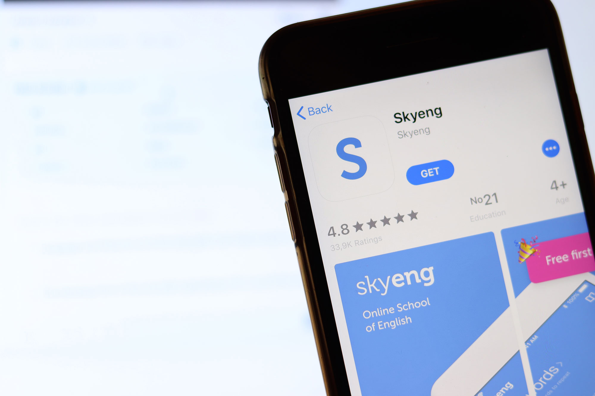 Skyeng первым в EdTech выходит в офлайн: у компании появился вуз и колледж
