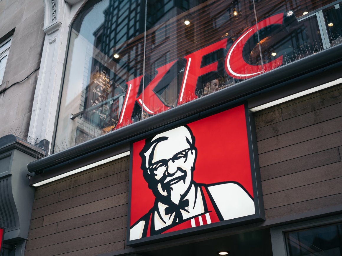 Компания-владелец KFC и Pizza Hut приостановила развитие бизнеса в России