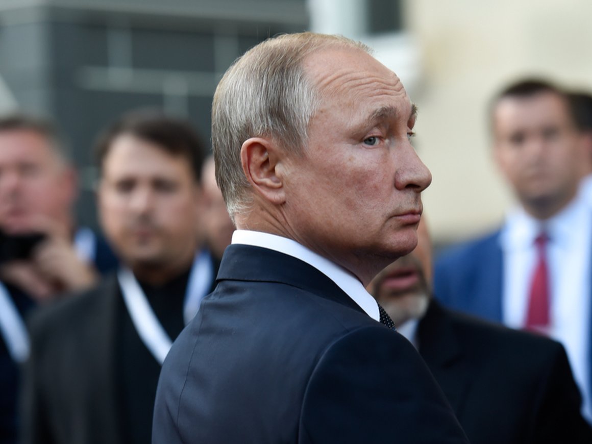 Путин предложил продлить программу льготной ипотеки до конца года