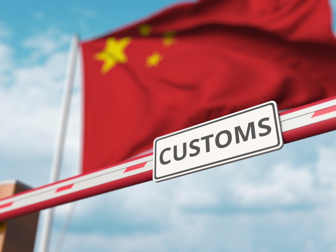 Примотал скотчем к торсу: китайская таможня поймала контрабандиста крупной партии процессоров Intel