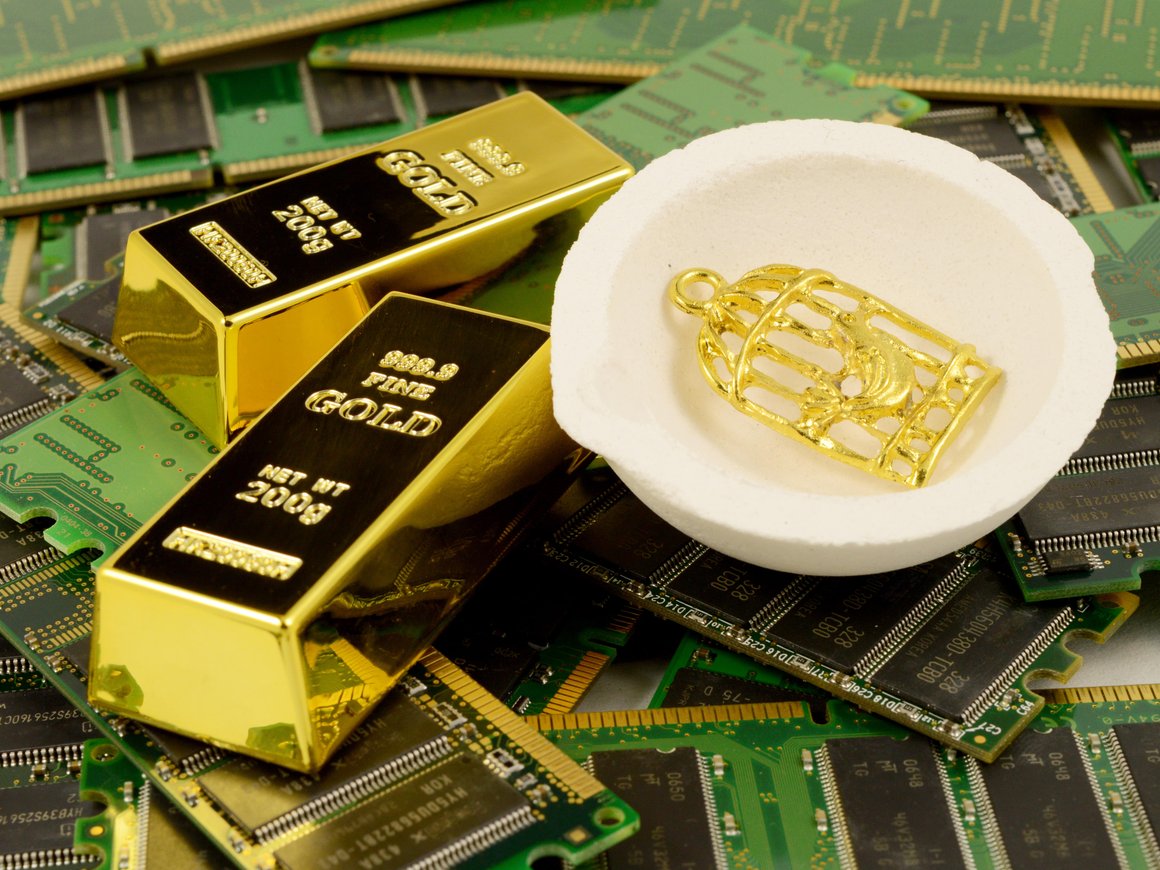 «Это то, чего требуют потребители»: почему ювелиры используют драгоценные металлы из старой техники