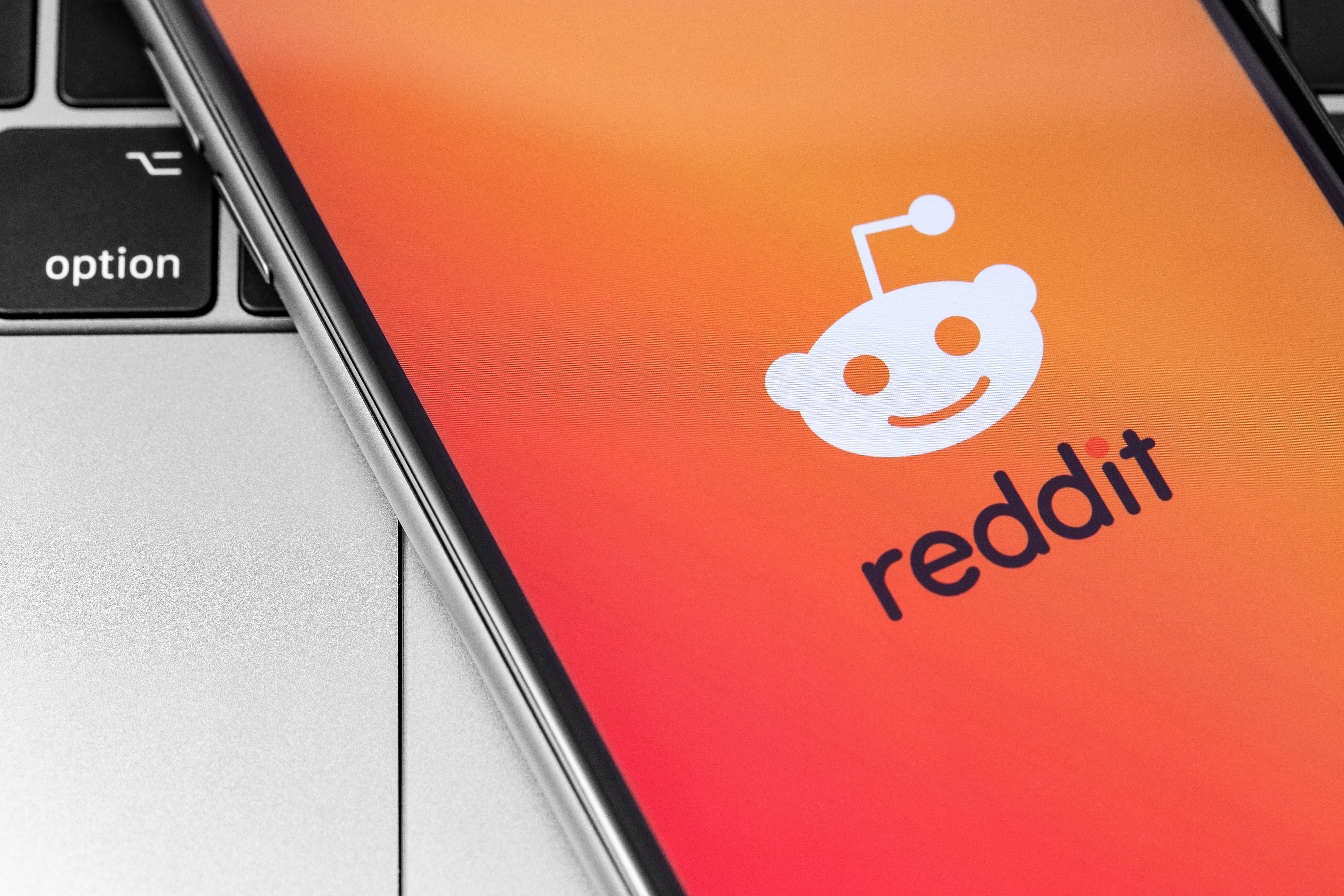 Reddit «снимает сливки»: портал привлек инвестиции и удвоил свою оценку до $6 млрд