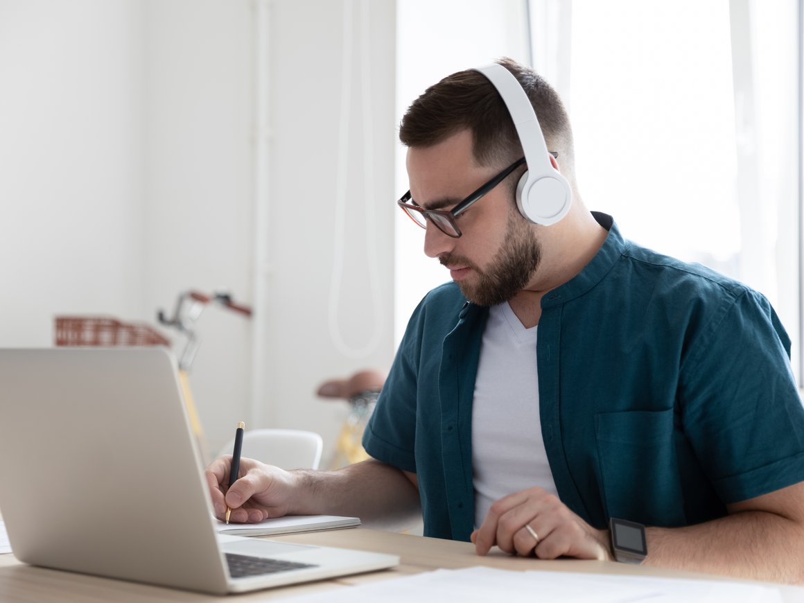 Продажи образовательных онлайн-курсов упали на 30%