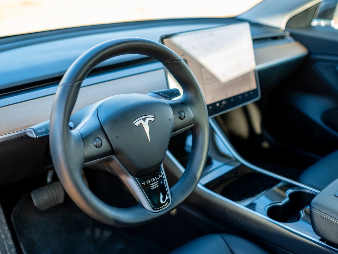 Каршеринг «Ситидрайв» запустил в Москве аренду автомобилей Tesla