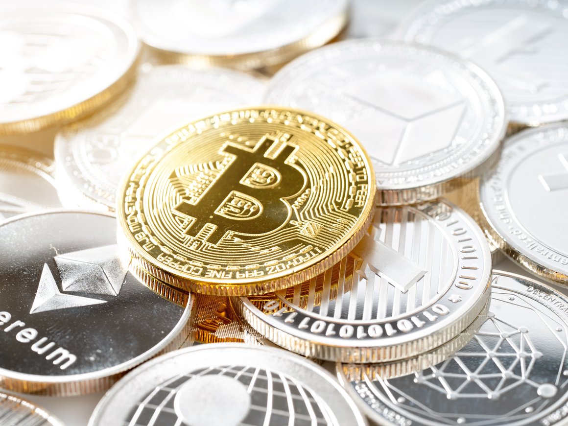 Банк России заявил о рисках замещения рубля криптовалютами