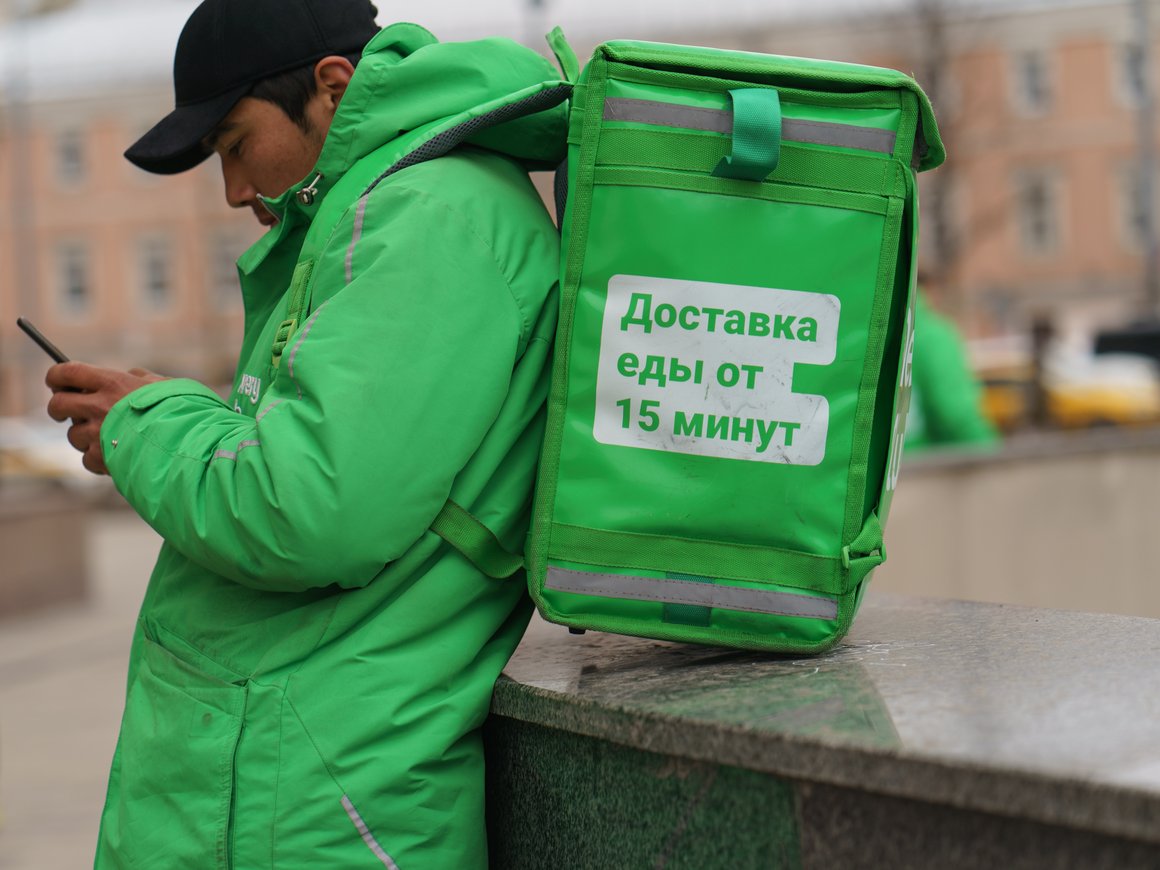 Delivery Club начал скрывать номера клиентов от курьеров