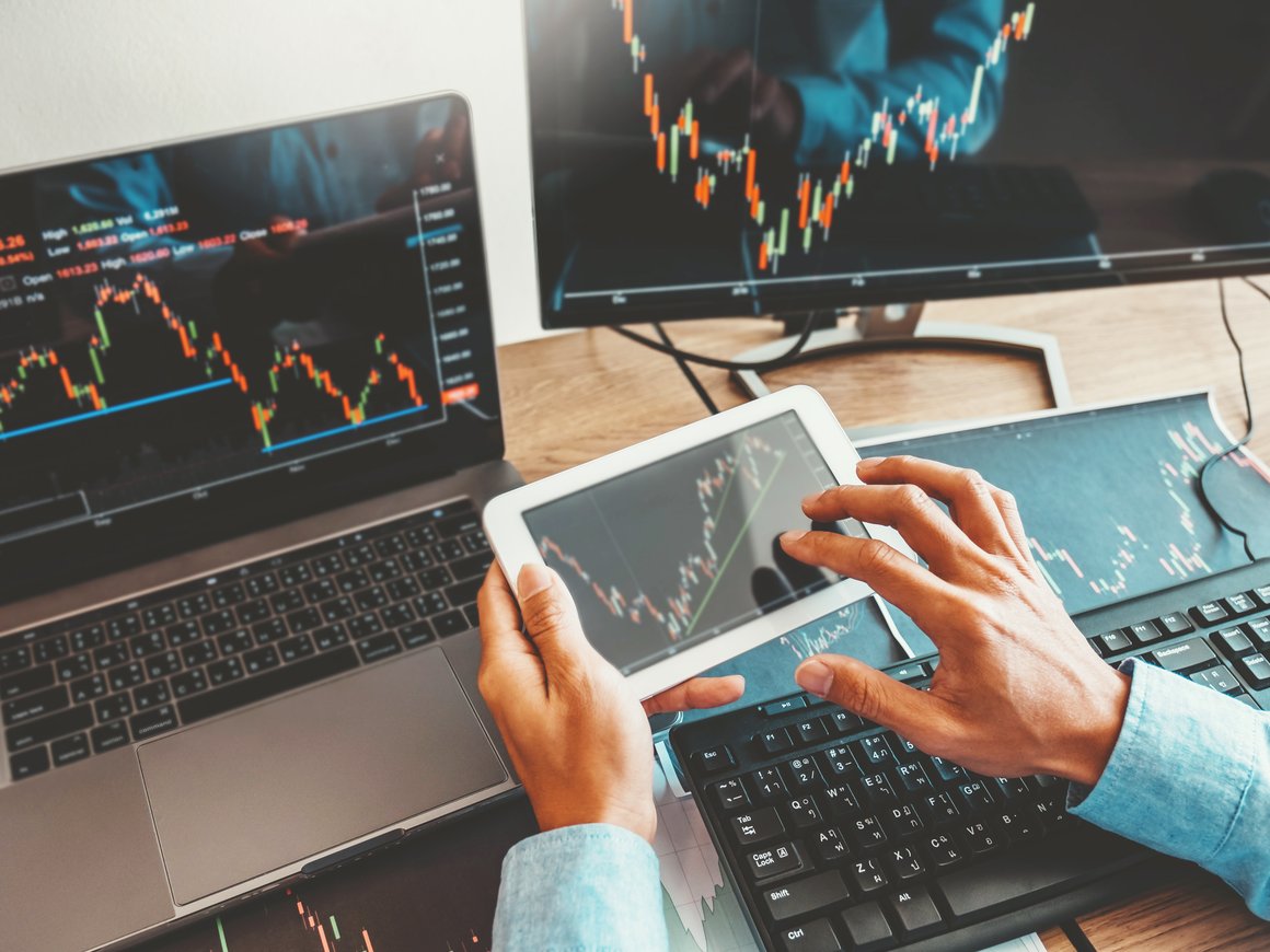 Член совета директоров «Сафмар» Саид Гуцериев продал доли в трех криптобиржах