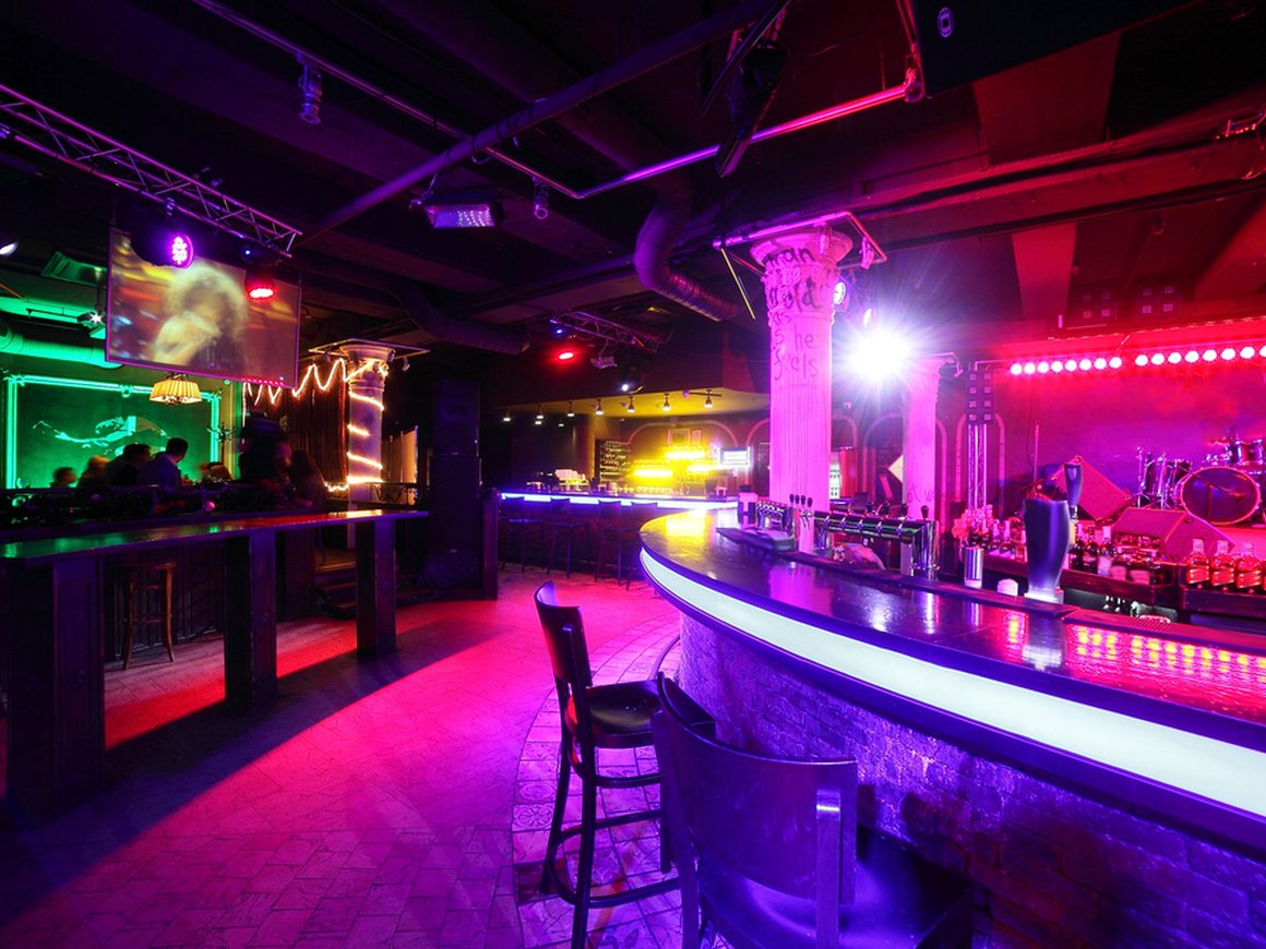 Регионам поручили закрыть ночные клубы, кинотеатры и развлекательные центры