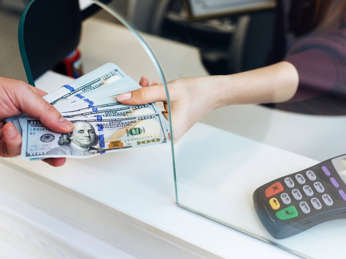 Валютные вклады россиян в иностранных банках выросли в 2,2 раза за год